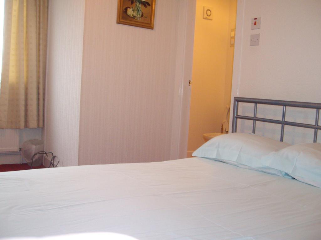 Lindhome Guest House Aberdeen Oda fotoğraf