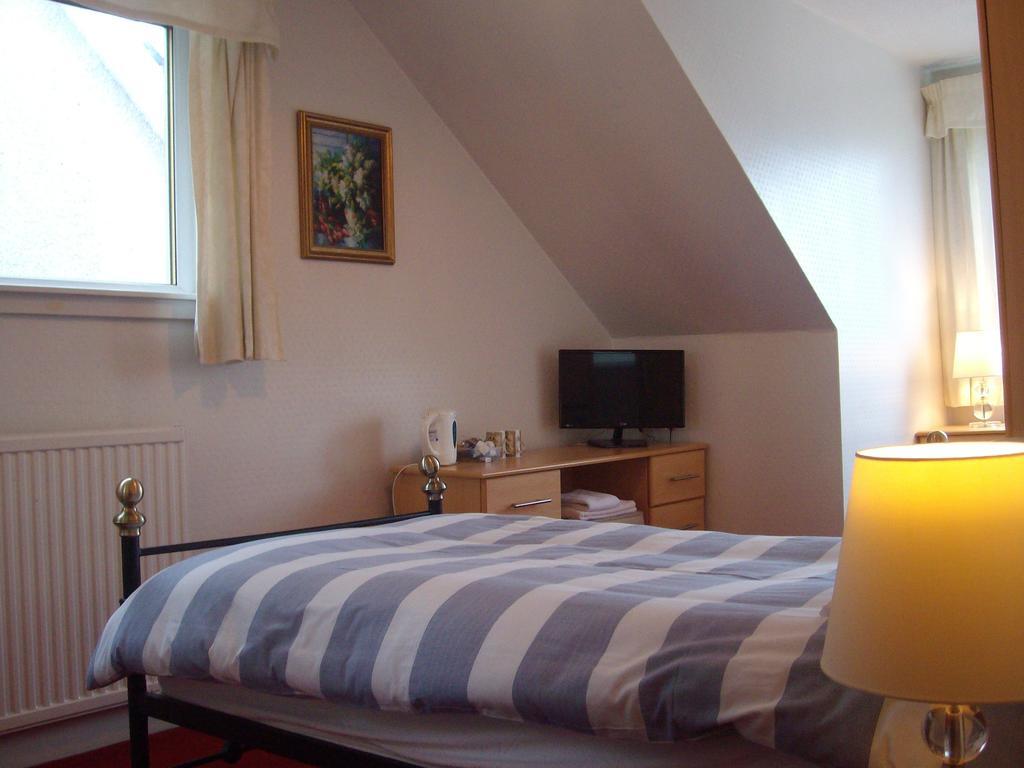 Lindhome Guest House Aberdeen Oda fotoğraf